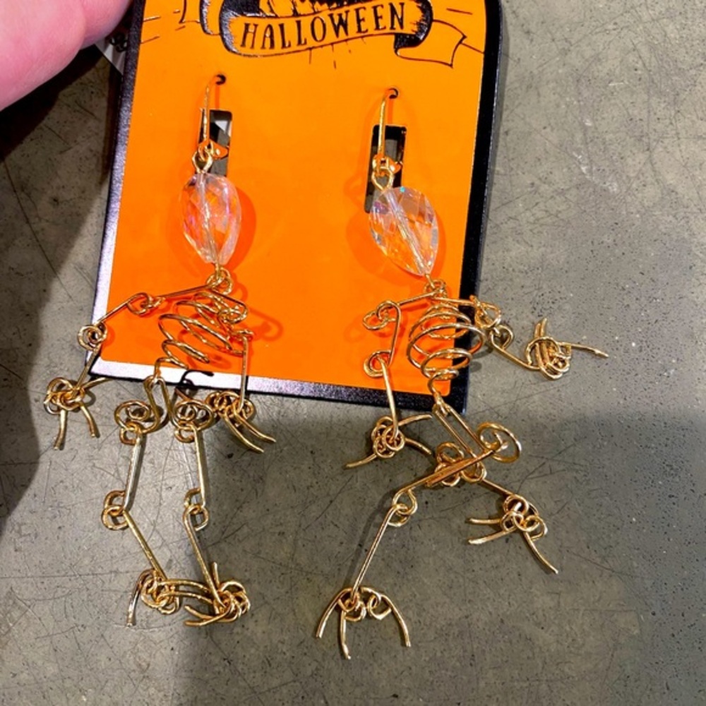 SUPER FUN and FLUID skeleton earrings- they practically dance! See phots 4 more!
